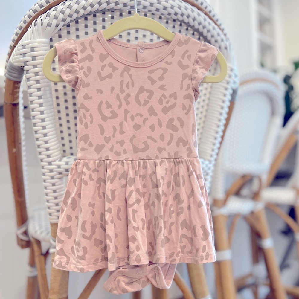 💕 Kyte Baby bodysuit dress, size 6-12 months, pink leopard print SO CUTE!
